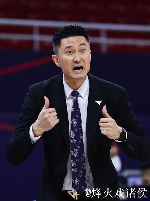杜锋对攻防与篮板表现不满,详解徐杰对球队的重要作用——胜同曦发布会详报! 杜锋对攻防与篮板表现不满,详解徐杰对球队的重要作用——胜同曦发布会详报!