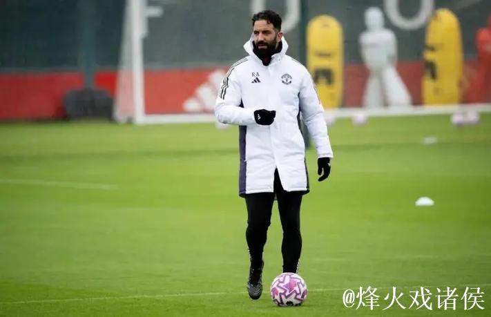 詹俊：阿莫林改打442风险过高，本场尝试未见成效